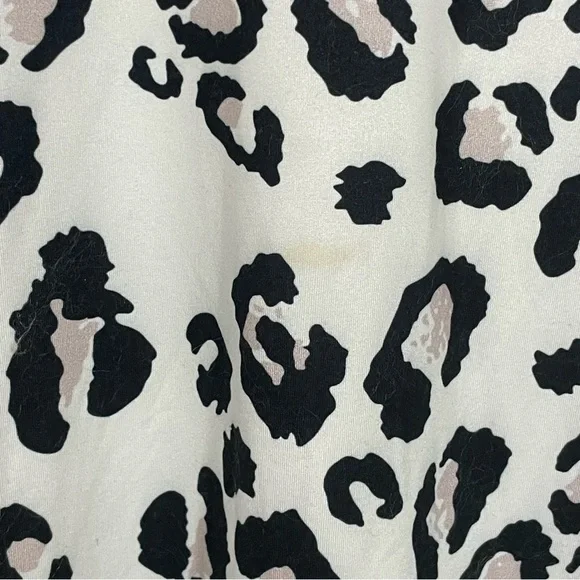 amaryllis Women’s Cream Leopard Print Short Sleeve Tee Size 2X - Picture 3 of 5